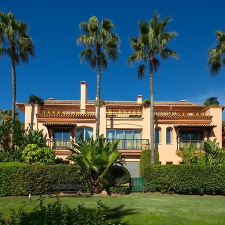 Cubo's Luxury Banus Apartment Marbella