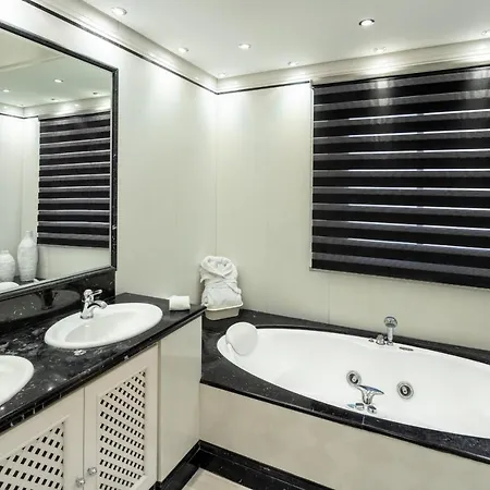 Cubo's Luxury Banus