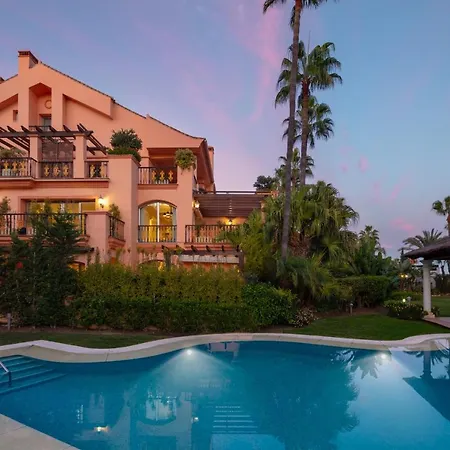Cubo's Luxury Banus Apartment Marbella