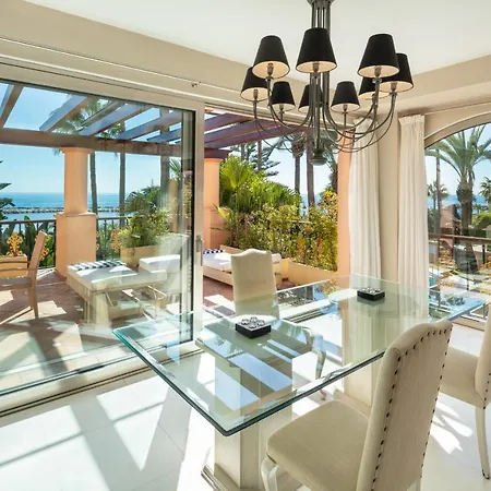 Cubo's Luxury Banus Apartment Marbella