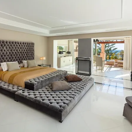 Cubo's Luxury Banus Apartment Marbella